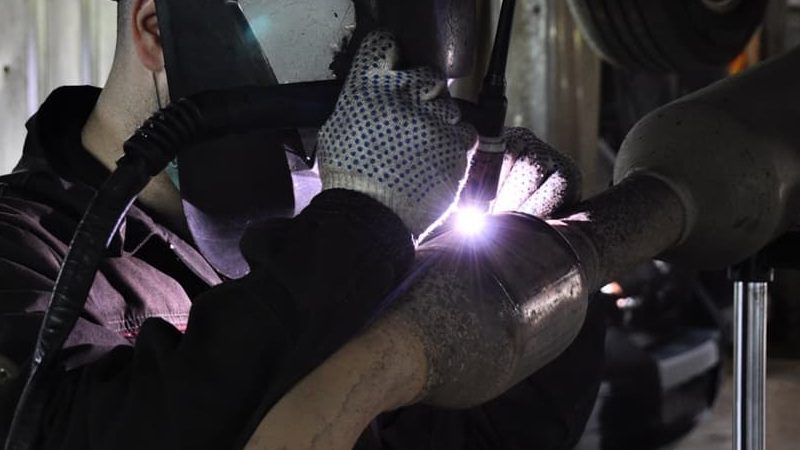 Сварка выхлопной детали в сервисе